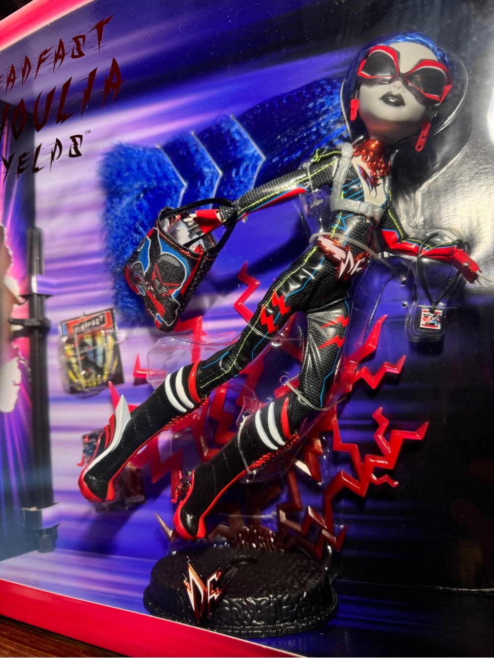 monster high Ghoulia Yelps Black, Blue & Red Fashion Doll display wear